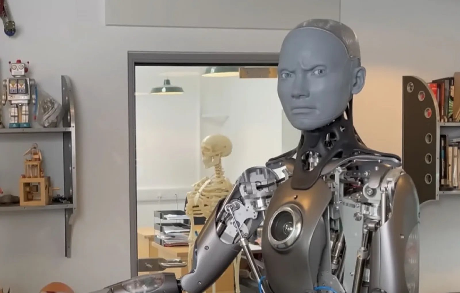 Наиболее продвинутый. Робот Амека. Самый продвинутый робот в мире. Человекоподобный робот. Робот с искусственным интеллектом.