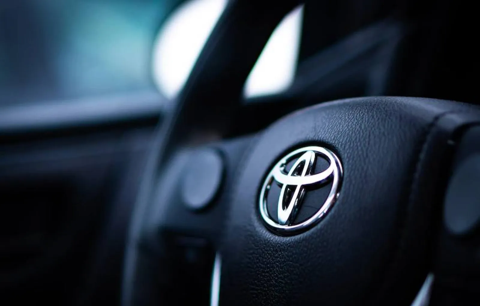 Toyota опровергла информацию о поставке деталей в Россию