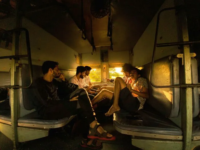 Компания друзей в поездке.