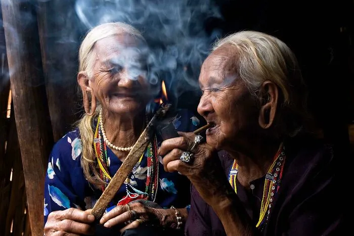 Счастливые бабули.