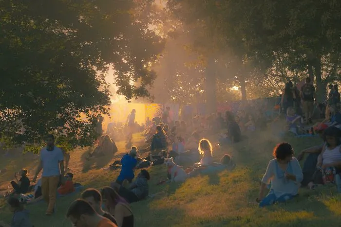 Воскресенье в общинах Бостона.