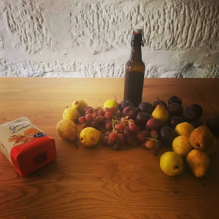 Просто продукты на столе.