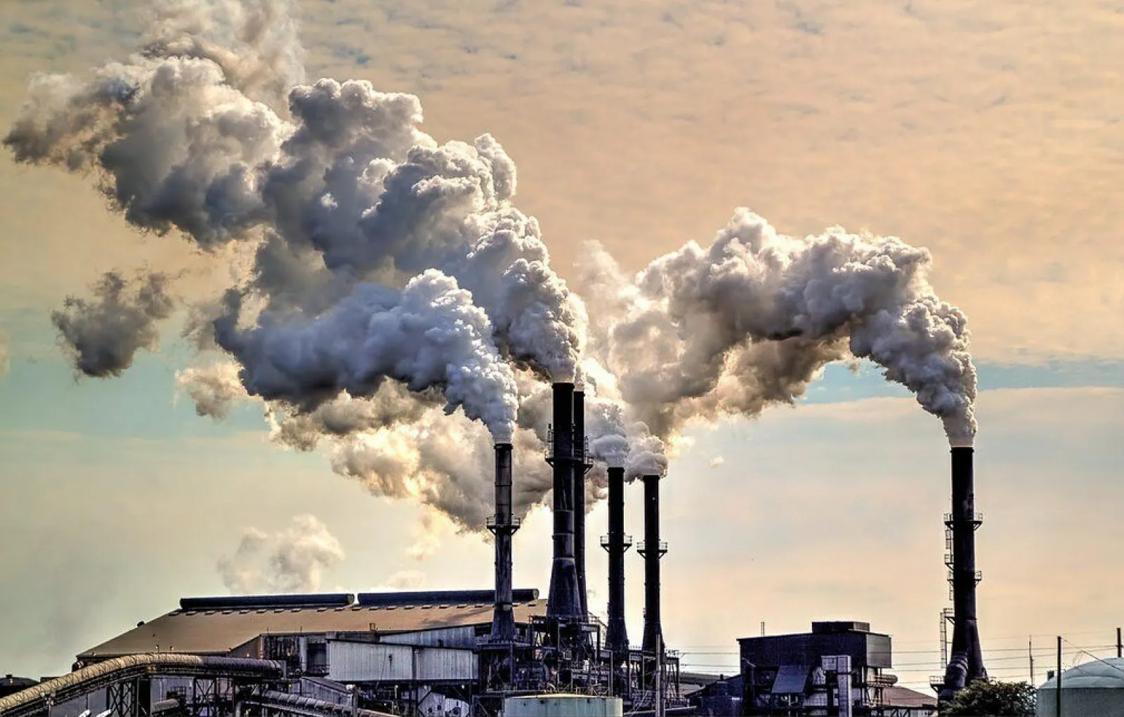 Выброс отходов производства. Загрязнение атмосферы (промышленные отходы)* Индии. Заводы загрязняют воздух. Выбросы промышленных предприятий. Загрязнение окружающий среды.
