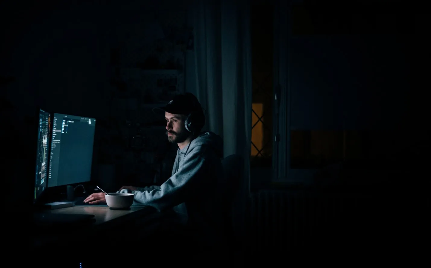 Привычка засиживаться допоздна.