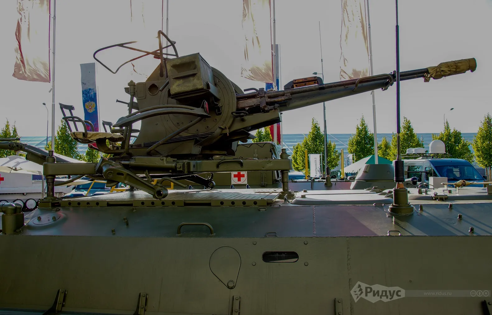 Зенитная установка ЗУ-23 размещенная на универсальной платформе на корпусе МТ-ЛБ