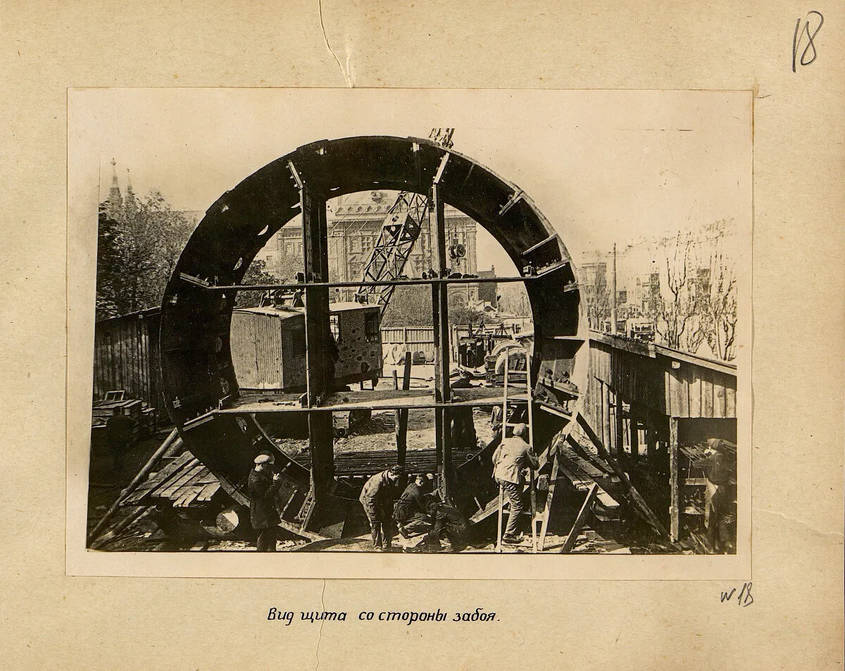 Вид щита со стороны забоя.