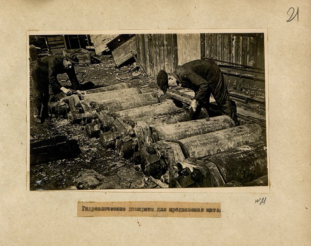 Гидравлические домкраты для продвижения щита.