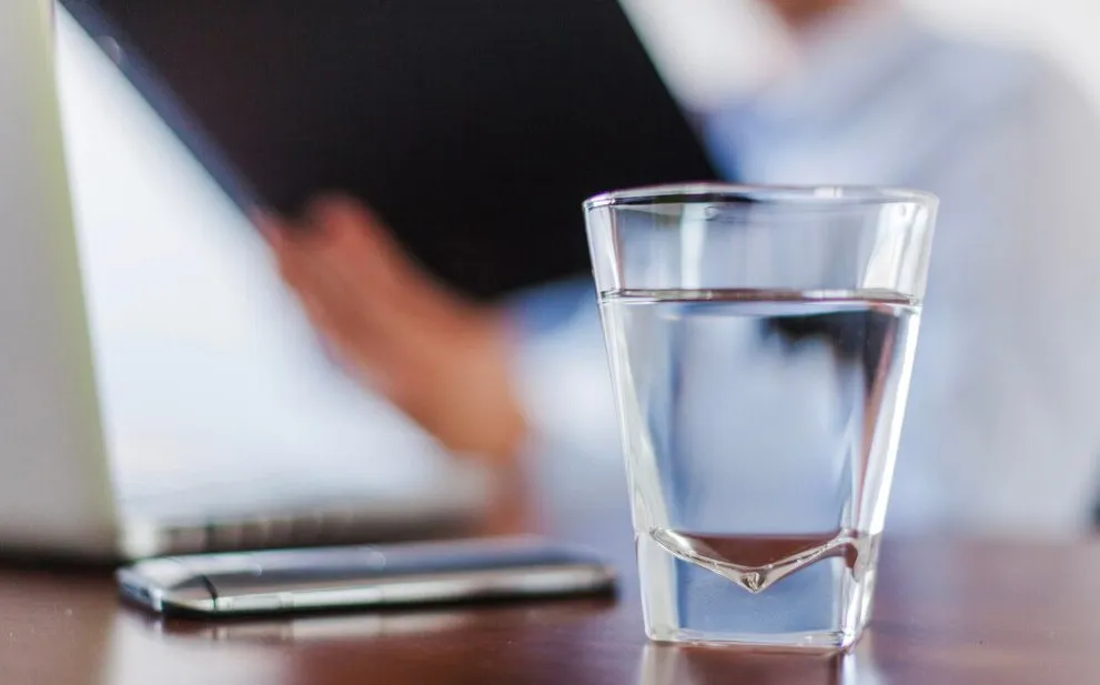 Стакан воды.