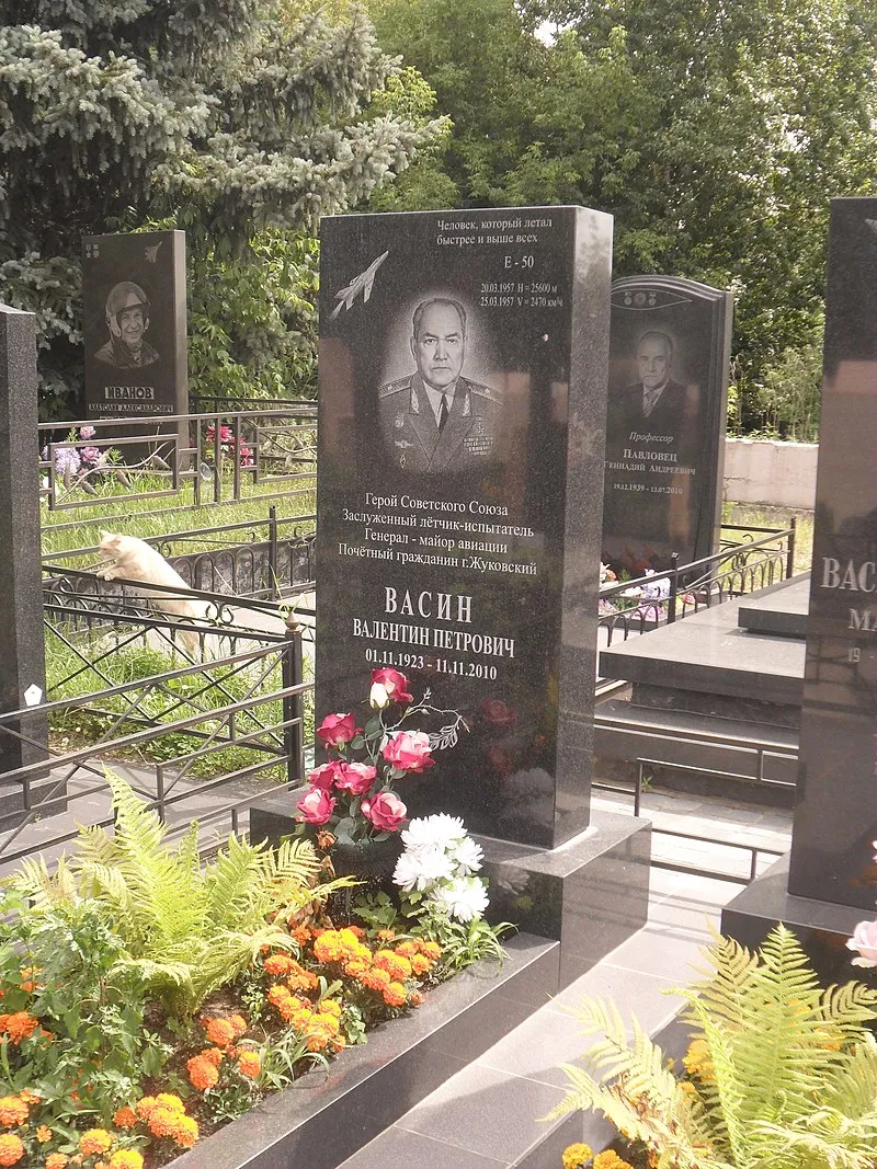 Могила героя