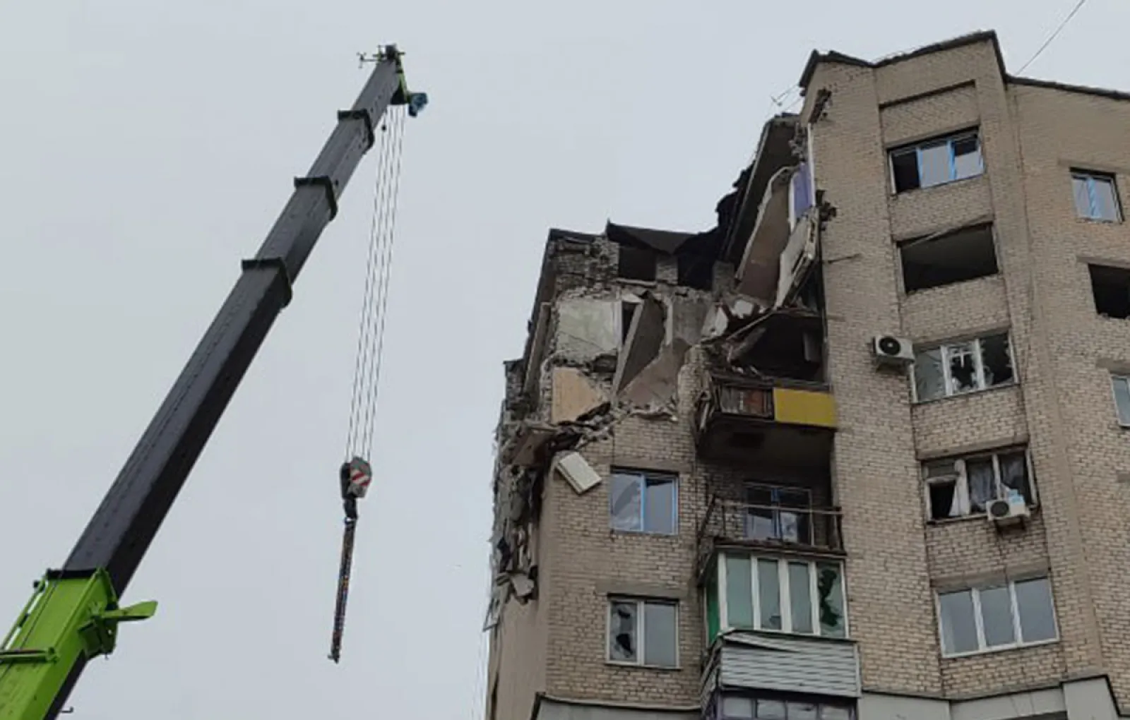 ВСУ нанесли ракетный удар по жилому дому в центре Лисичанска