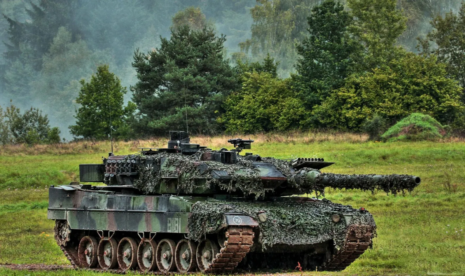 Танк Leopard-2A6.