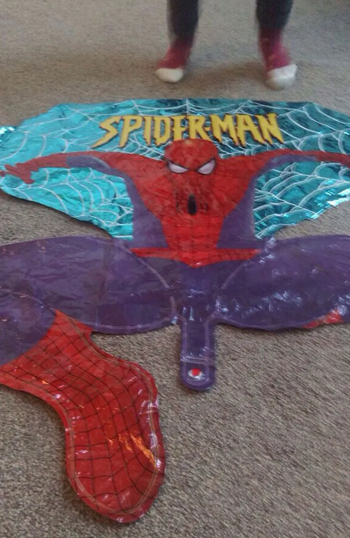 «Подруга купила этот воздушный шар на день рождения сына, но передумала его надувать».