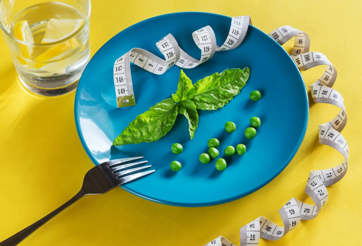 Никогда не стоит наказывать себя голодовкой за срыв в диете.