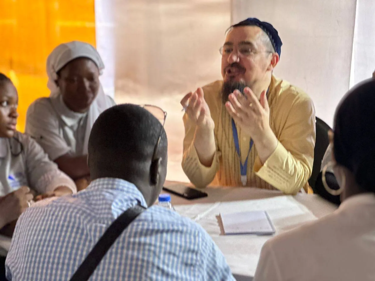 Муса Абдулаевич из Грозного общается со студентами