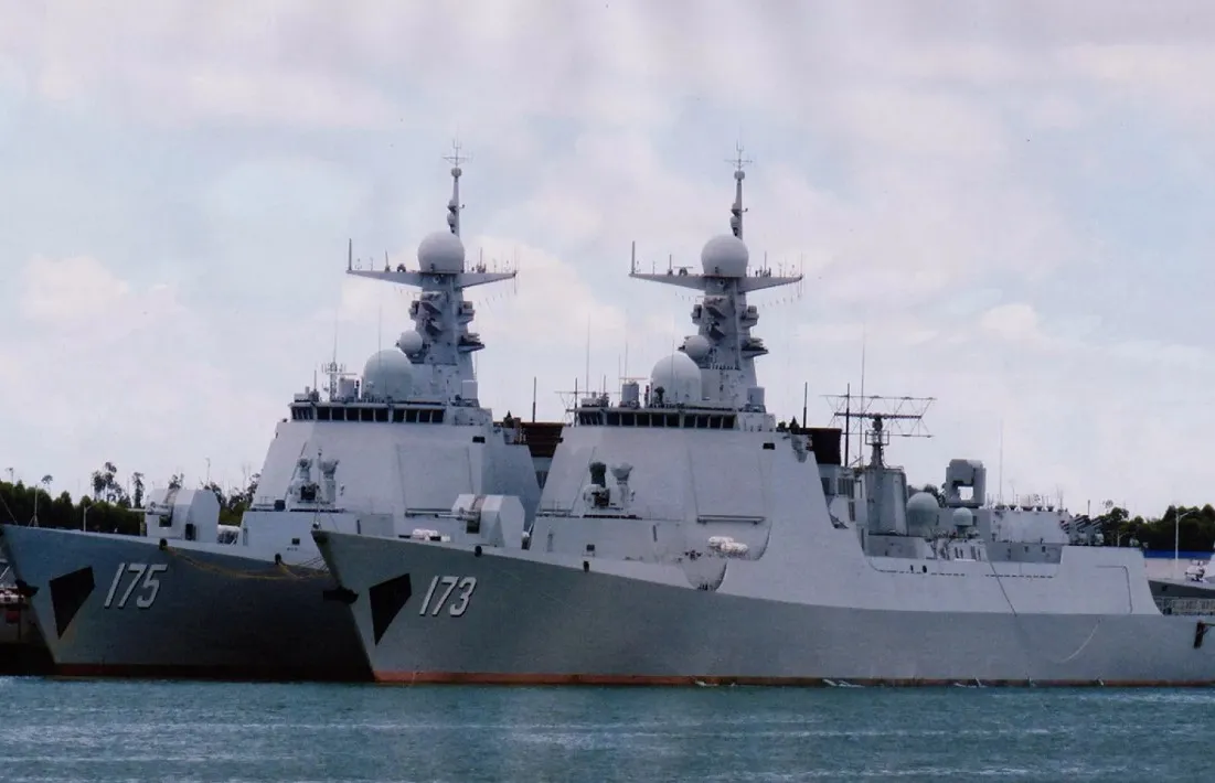 Китайский эсминец 52D Luyang III.