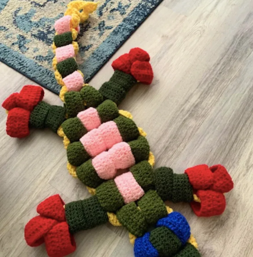 Очень необычный крокодил.