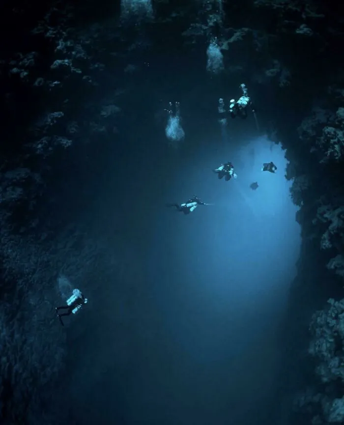 Арка Blue Hole (Египет), печально известная тем, что унесла около 200 жизней.