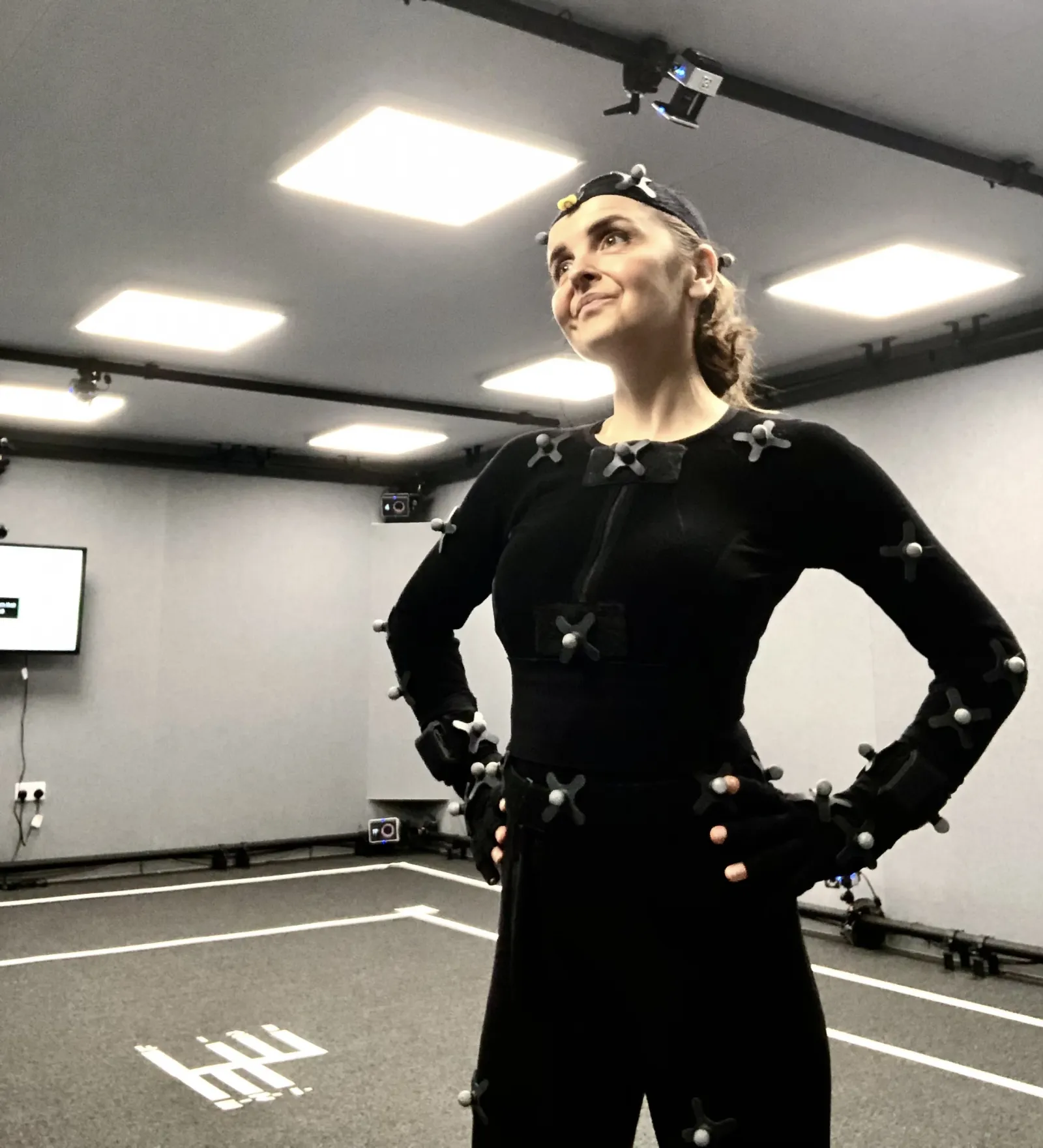 Трейси Уайлс работает над захватом движений в студии Larian.