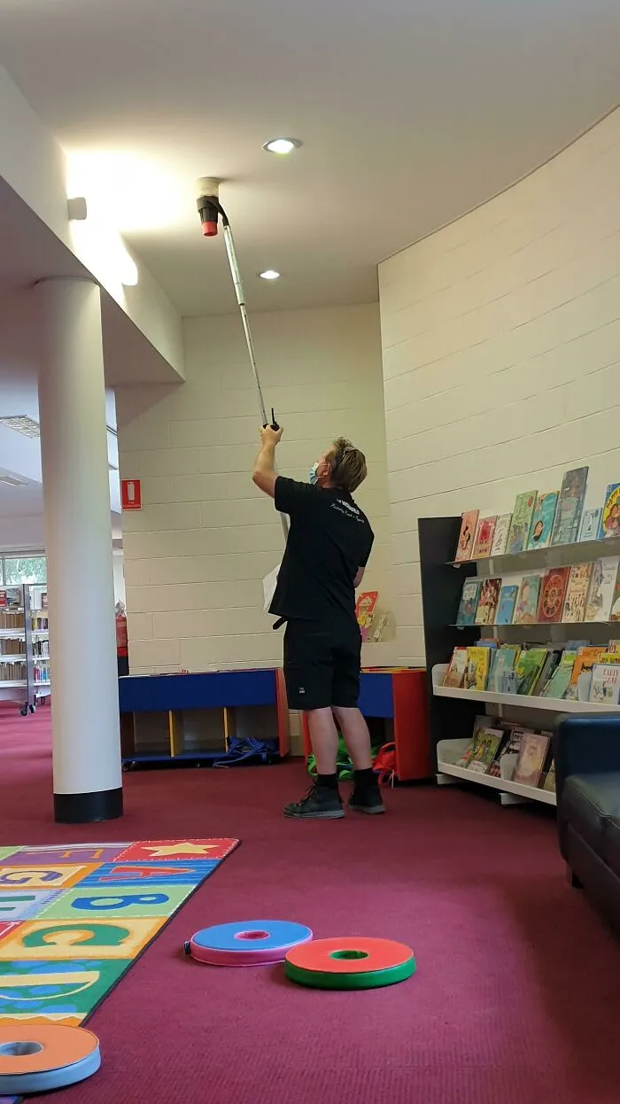 Инструмент для тестирования датчиков дыма.